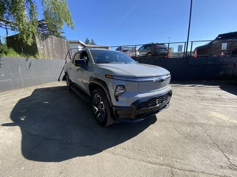 Used 2025 Chevrolet Silverado EV RST AWD/4WD image 8