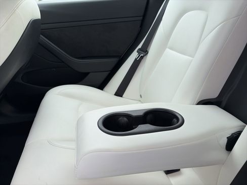 Used 2021 Tesla Model 3 Standard Range Plus image 16