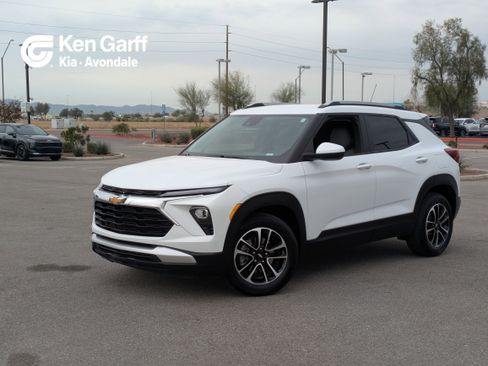 Used 2024 Chevrolet TrailBlazer LT w/ Driver Confidence Package image 1