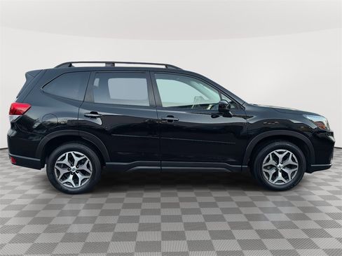 Used 2020 Subaru Forester Premium image 8