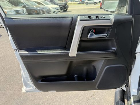 Used 2017 Toyota 4Runner SR5 AWD/4WD image 11