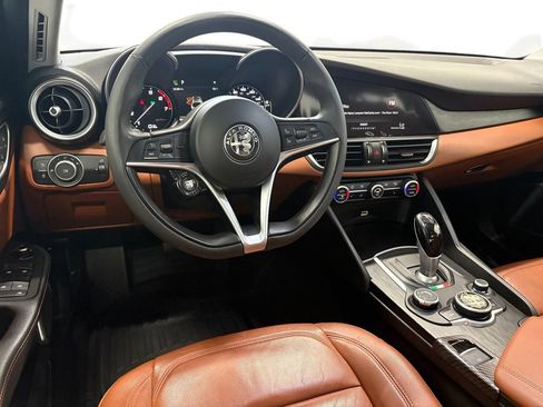 Used 2018 Alfa Romeo Giulia AWD image 15