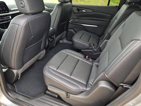 New 2026 Chevrolet Traverse LT w/ Sun and Wheel Package FWD image 10