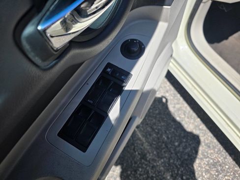 Used 2005 Dodge Magnum R/T w/ Convenience Group II RWD image 10