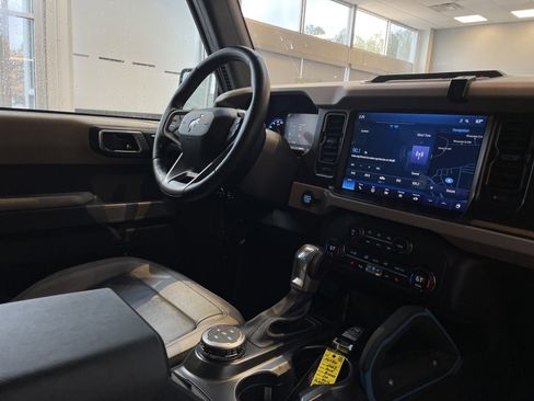 Used 2023 Ford Bronco Wildtrak image 36