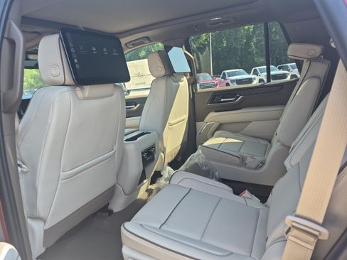 New 2026 GMC Yukon Denali w/ Denali Reserve Package AWD/4WD image 10