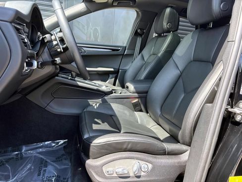 Certified 2026 Porsche Macan AWD/4WD image 16