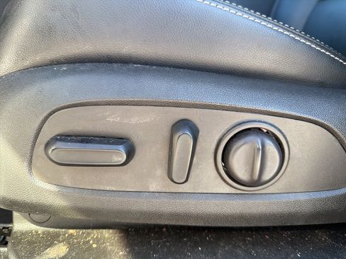 Used 2022 GMC Terrain SLT w/ Infotainment Package II image 14