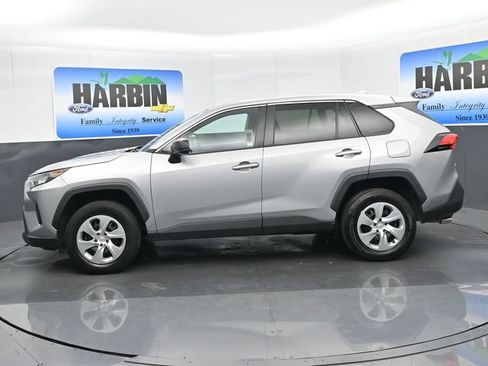 Used 2022 Toyota RAV4 LE FWD image 2