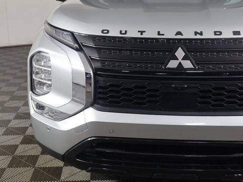 Used 2023 Mitsubishi Outlander SE image 14