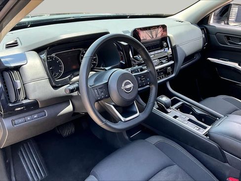Used 2025 Nissan Pathfinder SV FWD image 16