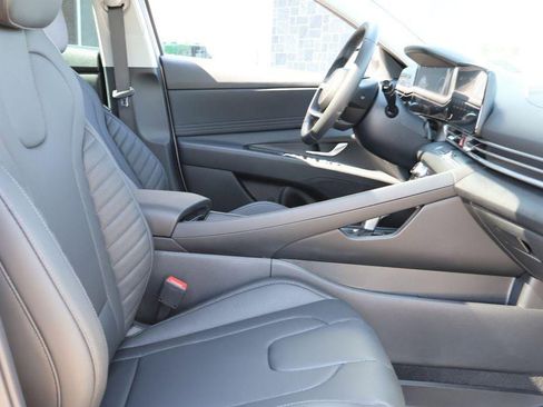 New 2026 Hyundai Elantra Limited FWD image 14