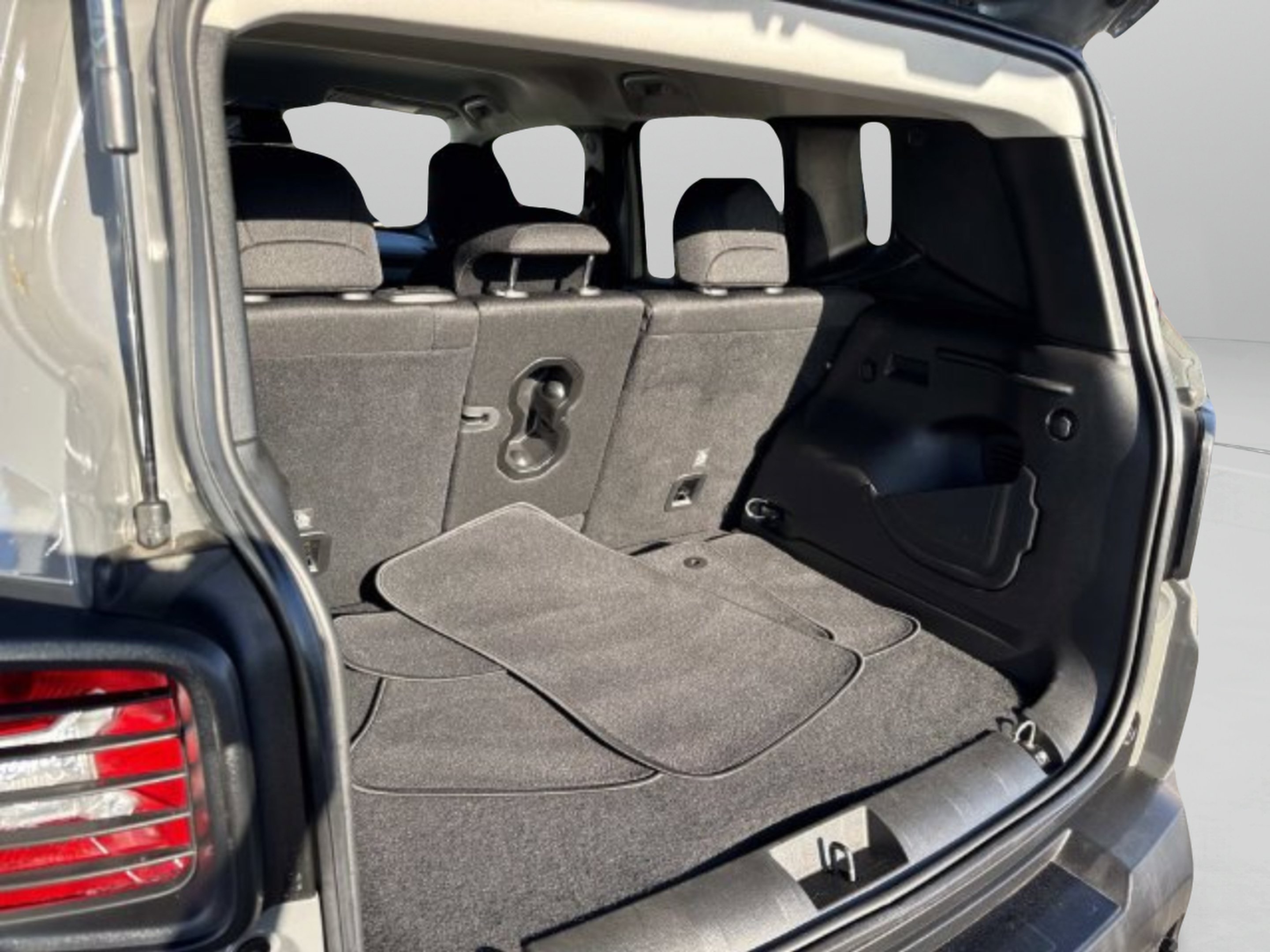 Used 2020 Jeep Renegade Latitude w/ Popular Equipment Group FWD image 9