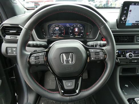 Used 2025 Honda Pilot Black Edition image 35