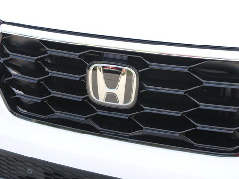 Used 2025 Honda Pilot Touring image 12