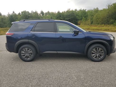 Certified 2024 Nissan Pathfinder SV image 4