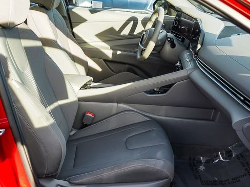 Certified 2025 Hyundai Elantra SEL image 23