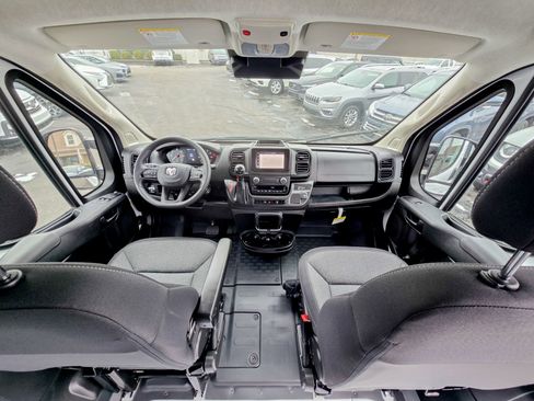 Used 2025 RAM ProMaster 2500 w/ Convenience Group image 21