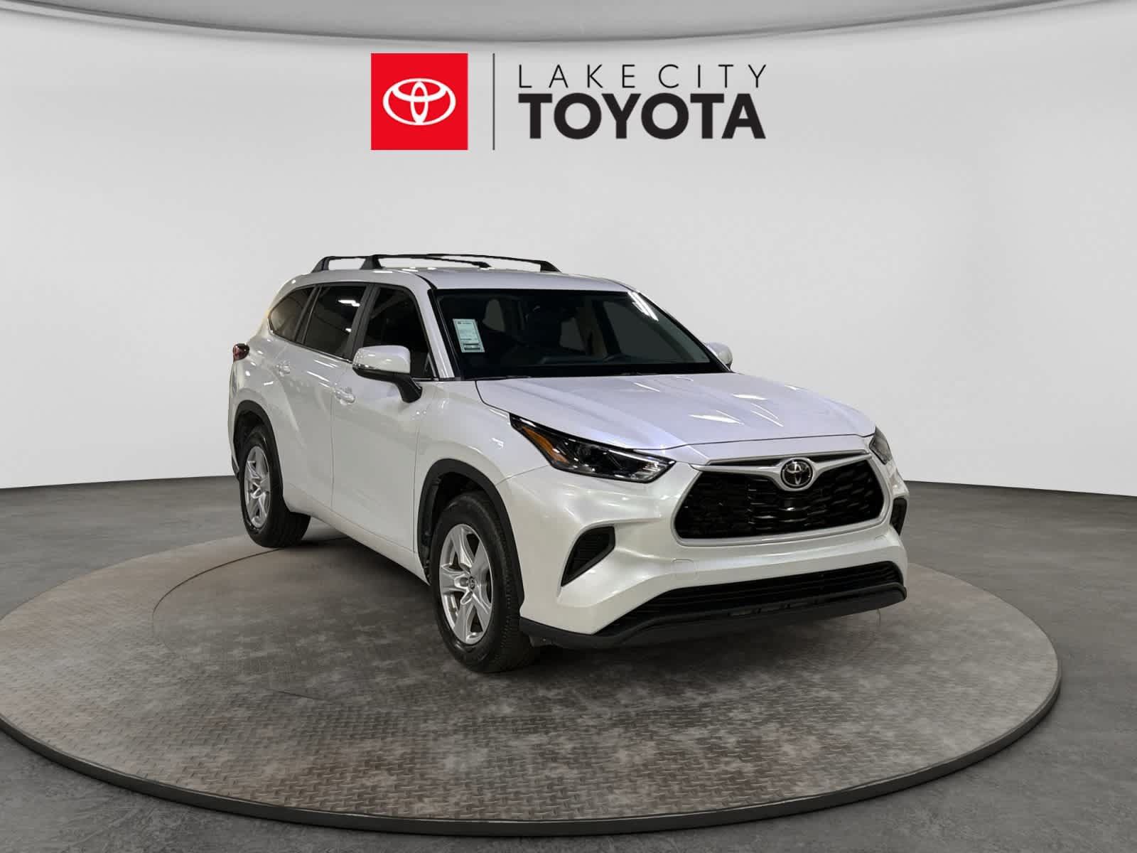 Used 2023 Toyota Highlander L FWD image 13