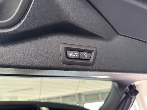 Used 2022 BMW X5 xDrive40i w/ M Sport Package image 12