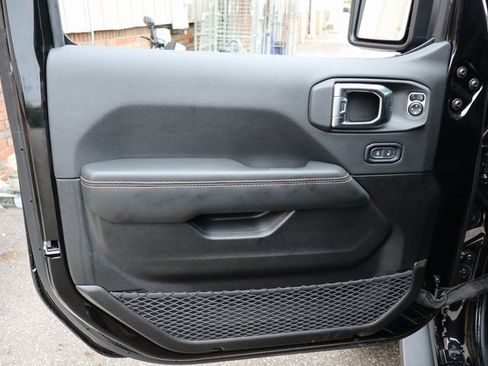 Used 2025 Jeep Wrangler Unlimited Rubicon 392 image 13