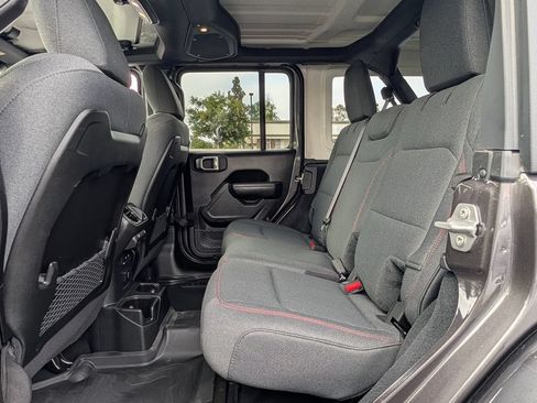 Used 2025 Jeep Wrangler Unlimited Rubicon w/ Convenience Group AWD/4WD image 11