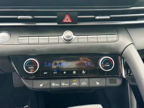 Certified 2025 Hyundai Elantra SEL FWD image 15