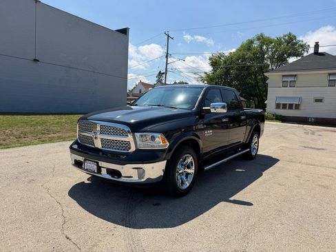 Used 2018 RAM 1500 Laramie w/ Convenience Group AWD/4WD image 3