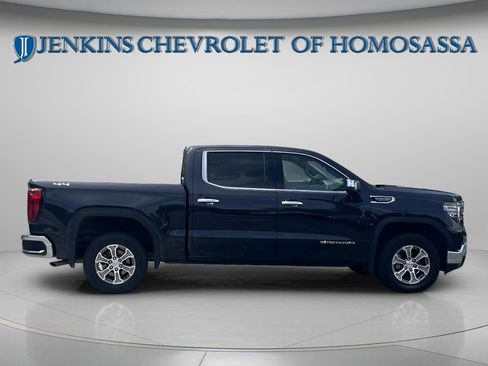 Used 2025 GMC Sierra 1500 SLT AWD/4WD image 2