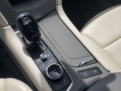 Certified 2023 Cadillac XT6 Premium Luxury AWD/4WD image 25