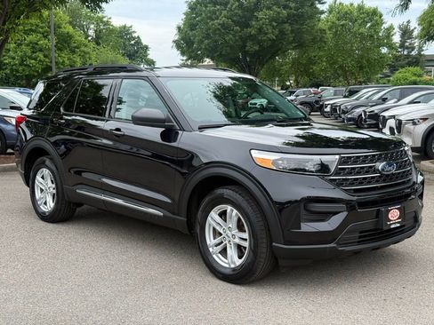 Used 2023 Ford Explorer XLT AWD/4WD image 4