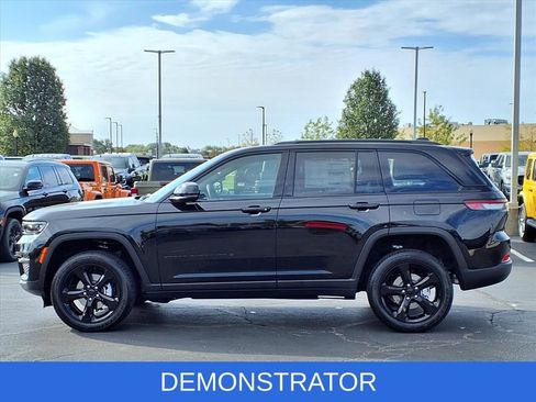 New 2025 Jeep Grand Cherokee Altitude AWD/4WD image 3