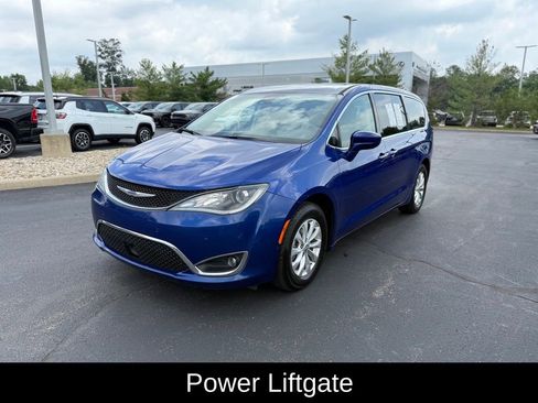 Used 2019 Chrysler Pacifica Touring Plus w/ Advanced Safetytec Group FWD image 7