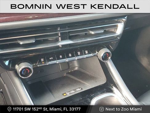 Used 2024 Chevrolet Traverse RS image 29