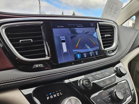 Used 2017 Chrysler Pacifica Limited image 31