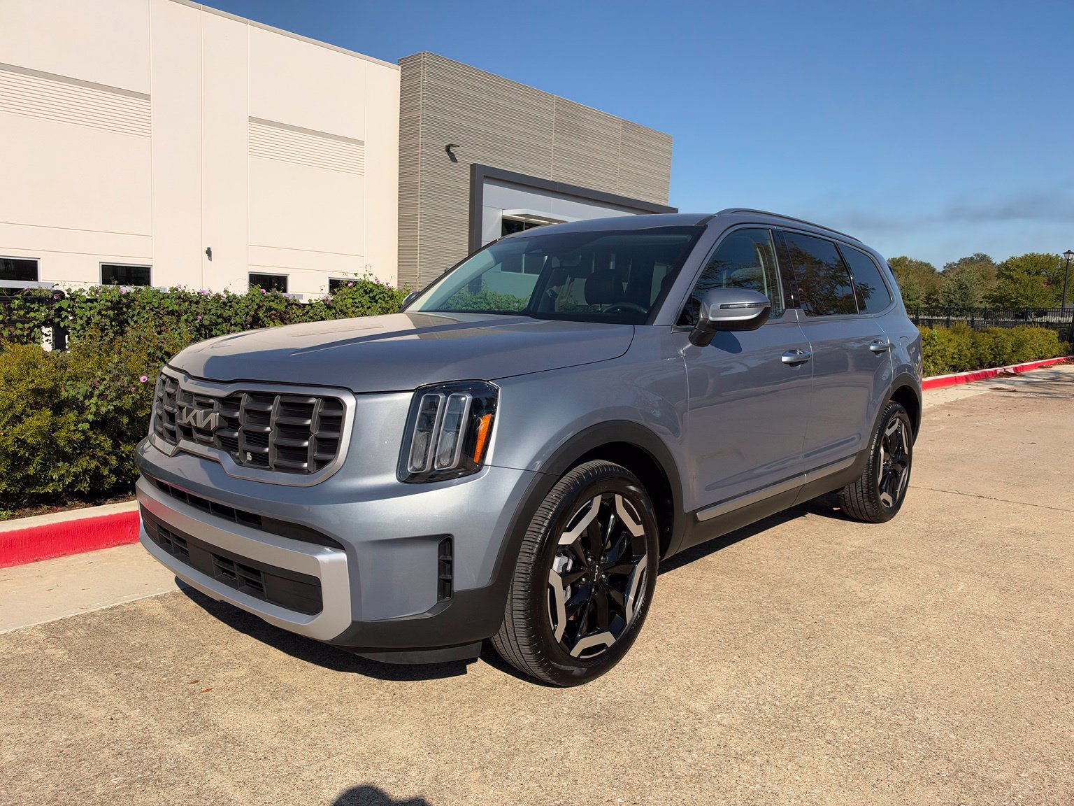 Used 2025 Kia Telluride S AWD/4WD image 3