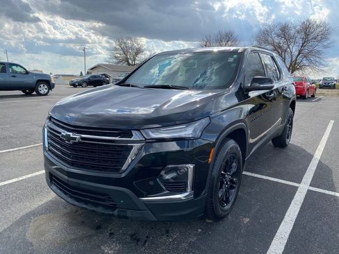 Used 2023 Chevrolet Traverse LT FWD image 3