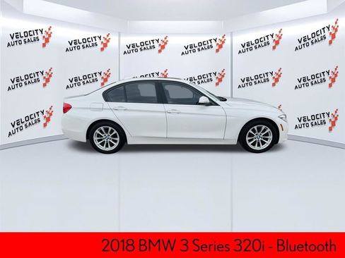 Used 2018 BMW 320i Sedan w/ Convenience Package RWD image 2