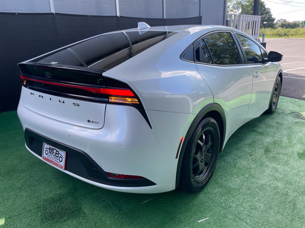 Used 2023 Toyota Prius LE FWD image 4