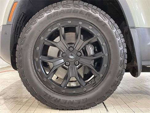 Used 2020 Land Rover Defender 110 First Edition image 12