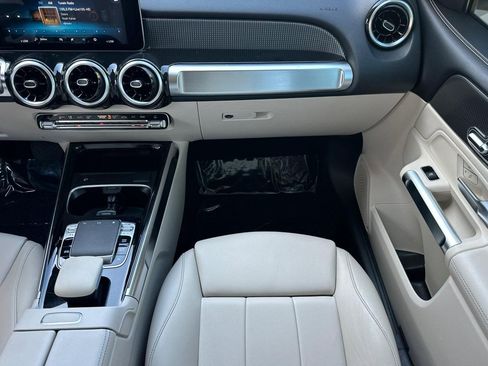 Used 2020 Mercedes-Benz GLB 250 image 28