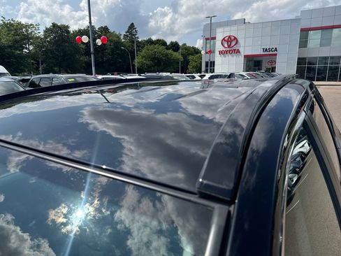 Used 2025 Toyota RAV4 XLE AWD/4WD image 46