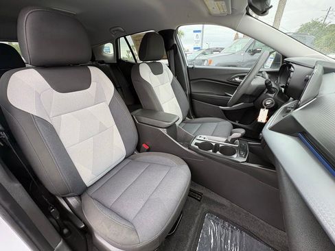 Used 2025 Chevrolet Trax LS FWD image 22