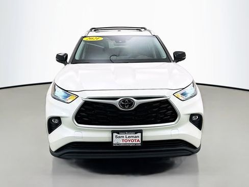 Used 2021 Toyota Highlander XLE image 2