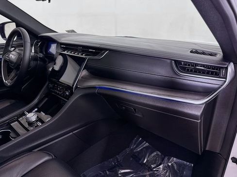 Used 2024 Jeep Grand Cherokee Overland w/ Luxury Tech Group IV image 31