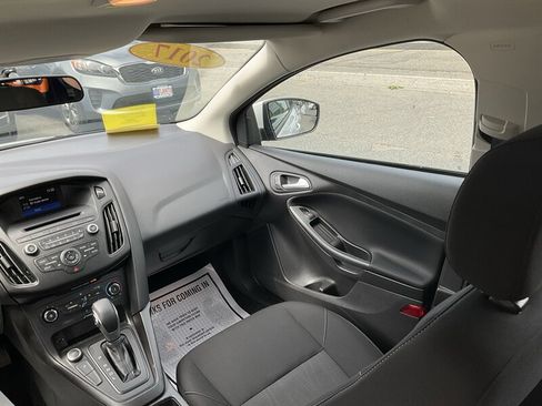 Used 2017 Ford Focus SE w/ Cold Weather Package FWD image 19