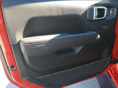 Used 2023 Jeep Wrangler Rubicon image 10