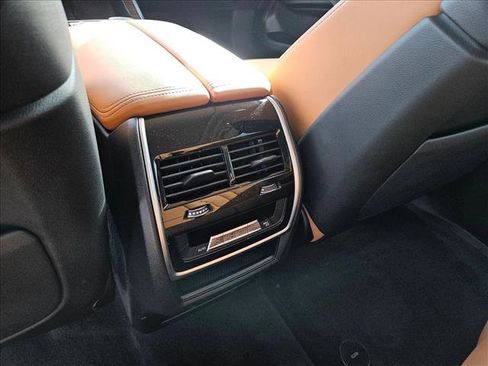 Used 2024 BMW X7 xDrive40i image 18