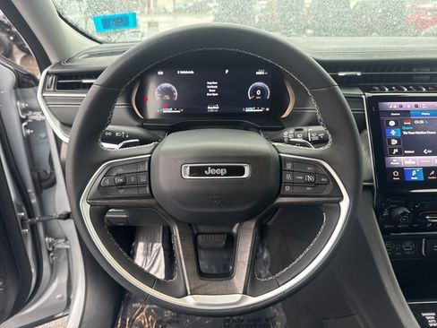 Certified 2024 Jeep Grand Cherokee Limited image 10