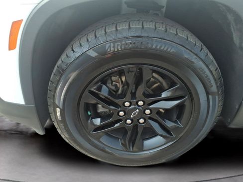 Used 2023 Chevrolet Traverse LT FWD image 11